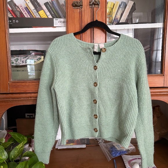 H&M seafoam green cardigan - Picture 1 of 4